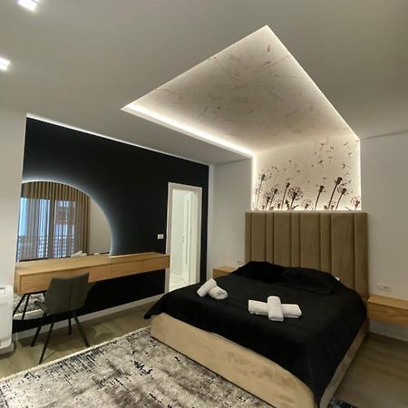 Riar Apartaments Корча Екстериор снимка