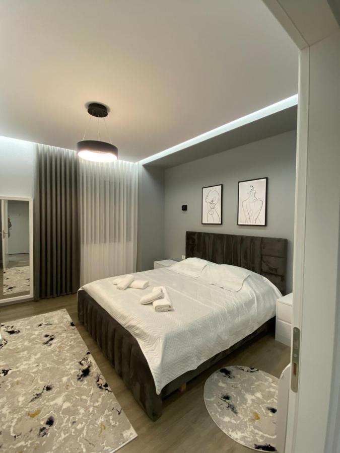 Riar Apartaments Корча Екстериор снимка