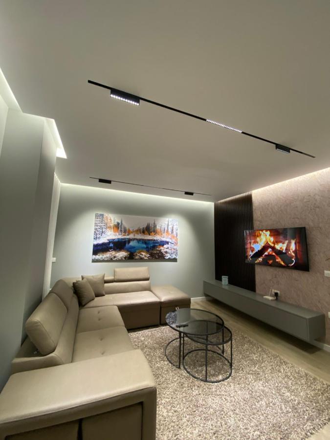 Riar Apartaments Корча Екстериор снимка