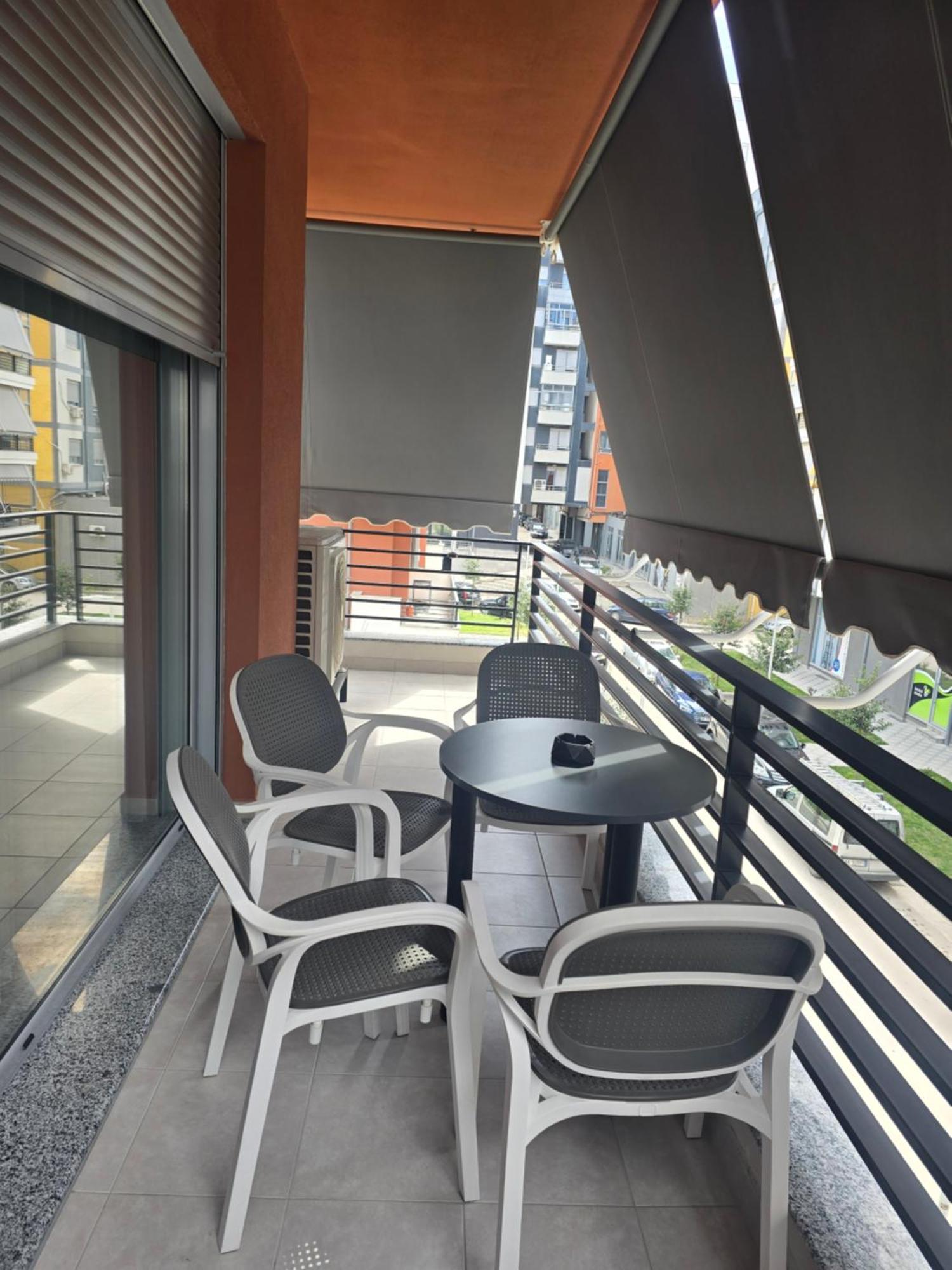 Riar Apartaments Корча Екстериор снимка